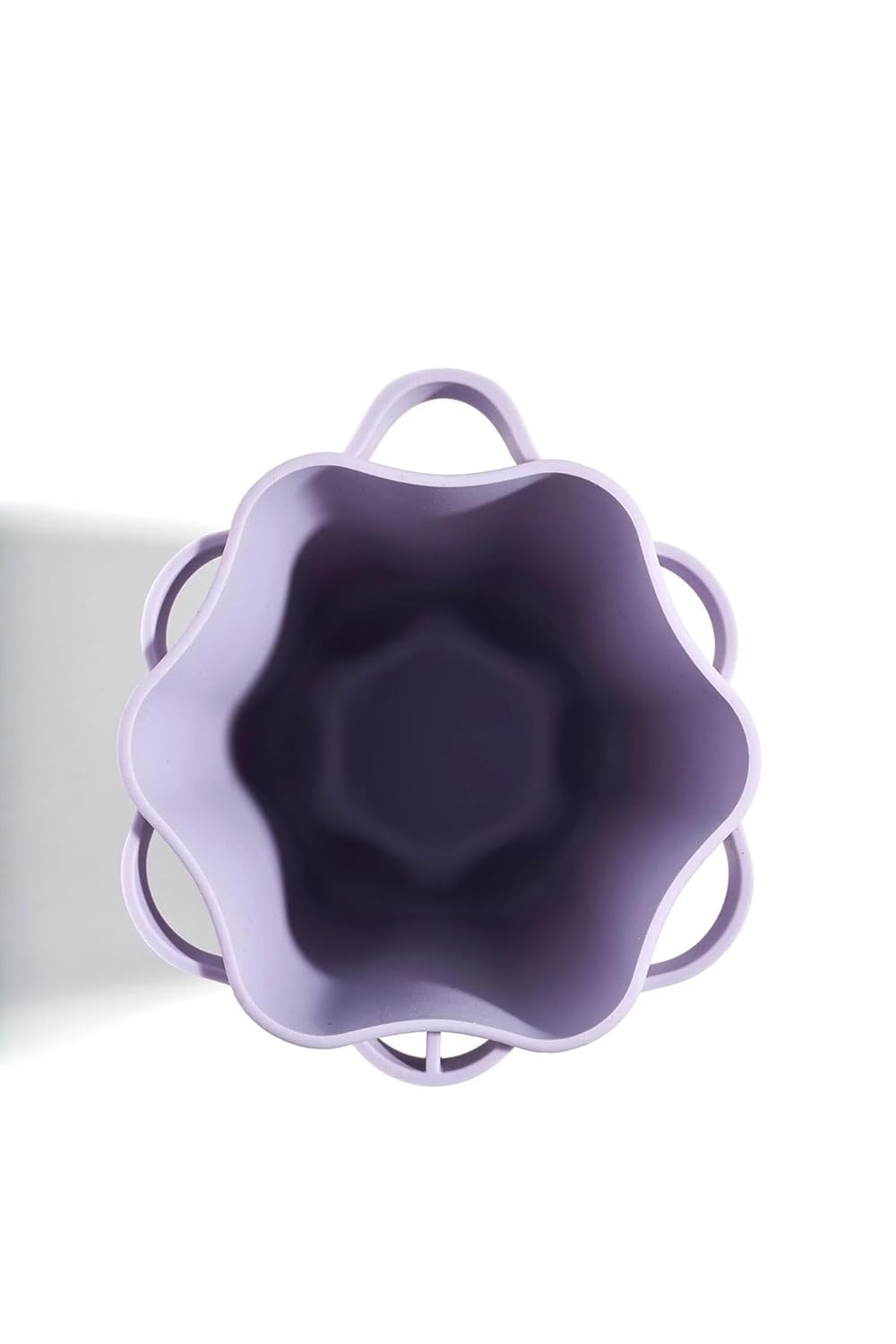 Éclat Bio – Coupe de Séchage et Rangement pour Pinceaux vue du dessus en silicone souple violet.